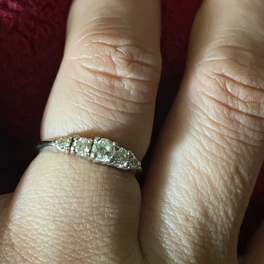 14k white gold diamond ring
